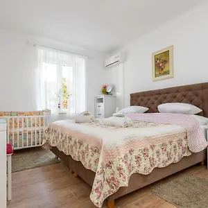 https://apartment-four-seasons.splithotels.org